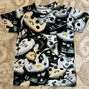 Molo t-shirt. Boys. Size 5-6. Perfect gift for the “video game” aficionado.